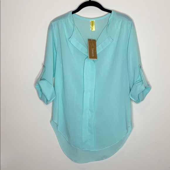 Francesca's Collections Tops - Francesca’s Blouse 3/4 Length Arm Cuffs Small